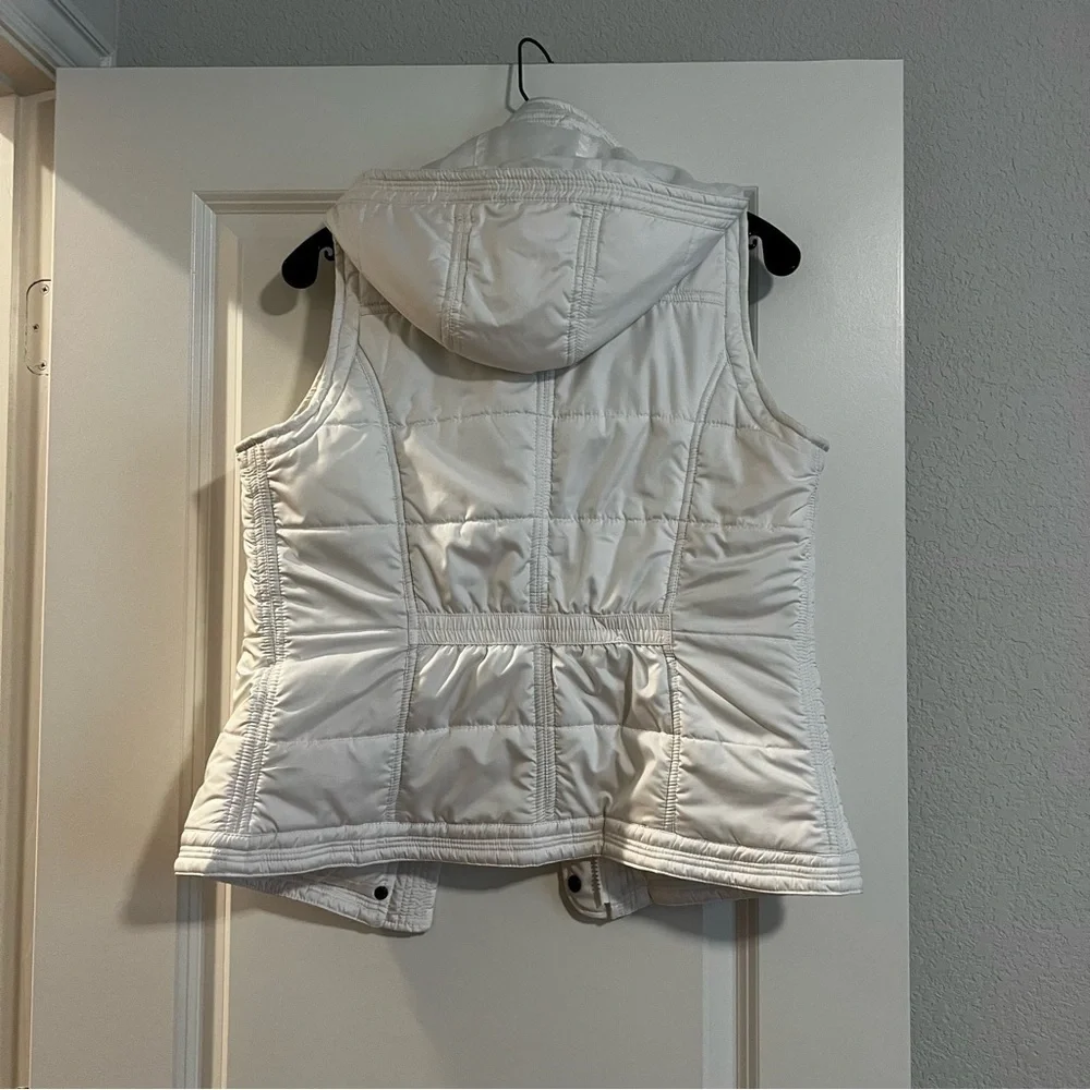SLEEVELESS PUFFER JACKET SIZE SMALL - Picture 3 of 3